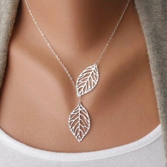 Jewelry - 3/25⚡️Filagree Leaf stainless steel necklace